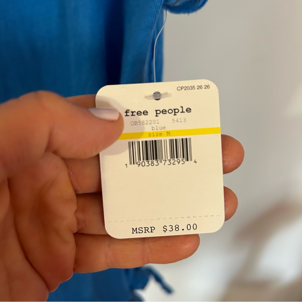 We The Free Women's Medium M Blue Distressed Short Sleeve T Shirt NWT - Picture 3 of 5